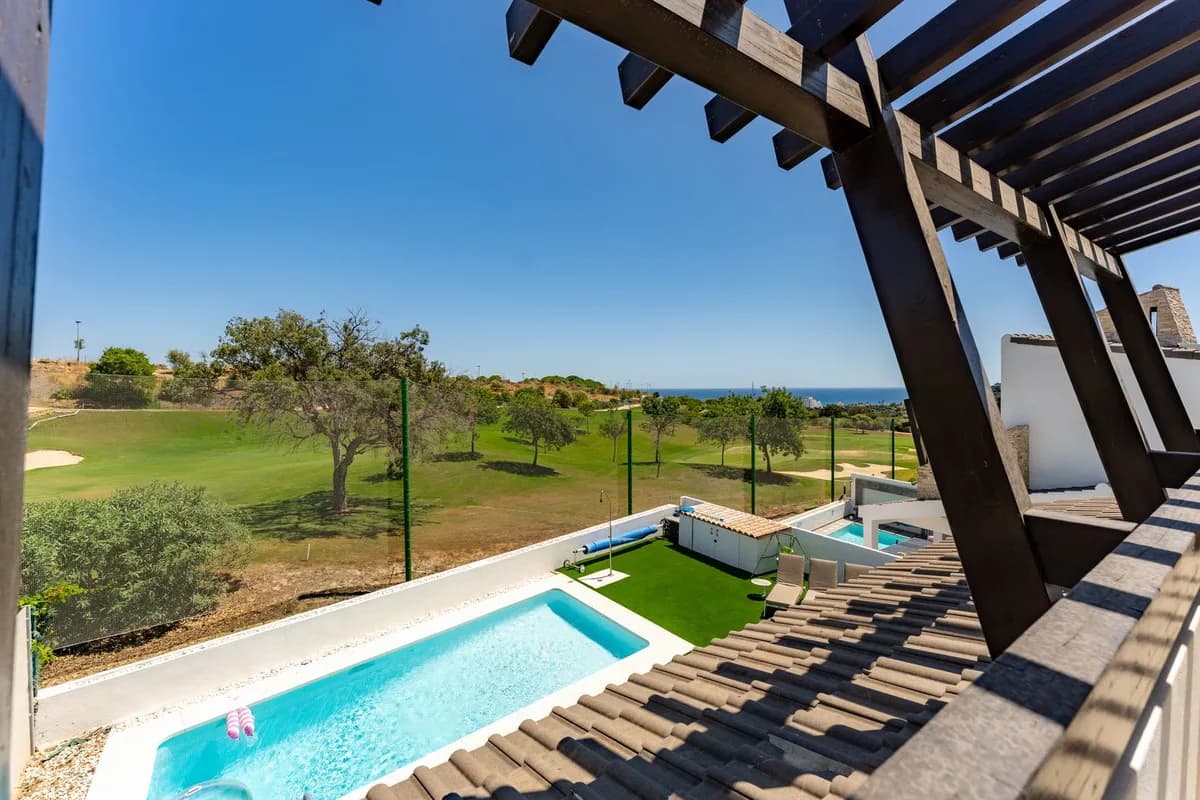 6 Bedroom Semi-Detached House for Sale in Valle Romano, Málaga - Image 3
