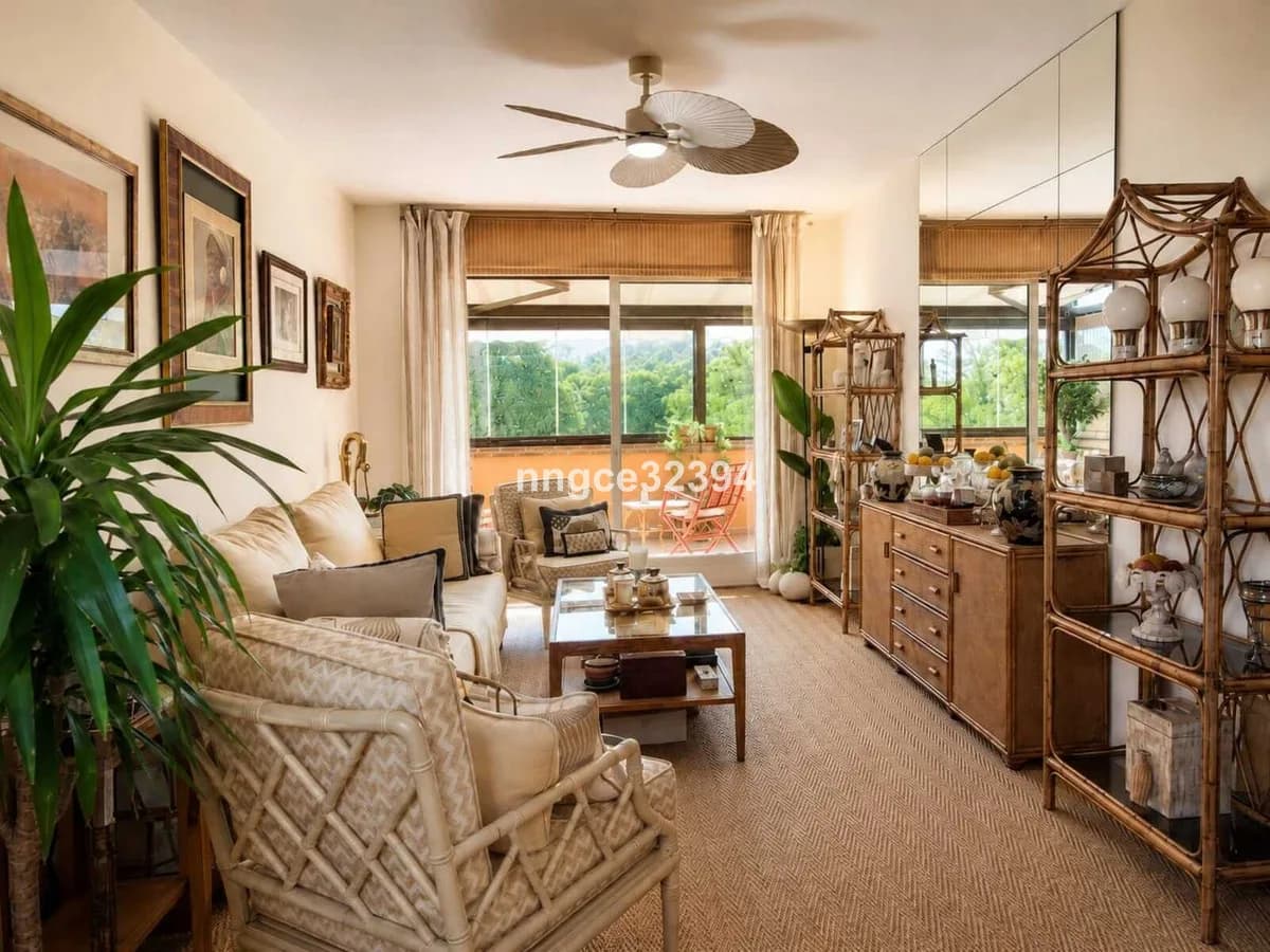 1 Bedroom Top Floor Apartment for Sale in The Golden Mile, Málaga - Image 9