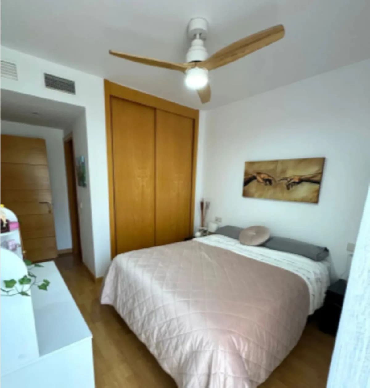 2 Bedroom Middle Floor Apartment for Sale in Benalmadena, Málaga - Image 5