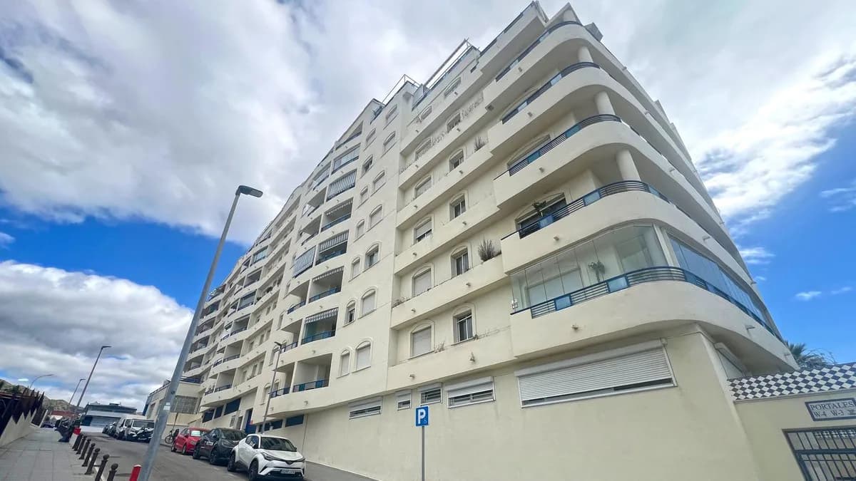 3 Bedroom Middle Floor Apartment for Sale in Marbella, Málaga