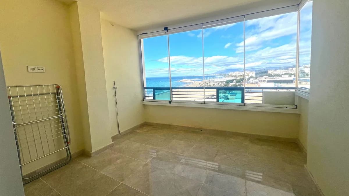 3 Bedroom Middle Floor Apartment for Sale in Marbella, Málaga - Image 6