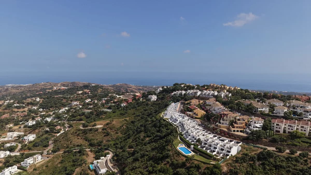 4 Bedroom Townhouse for Sale in La Mairena, Málaga - Image 2