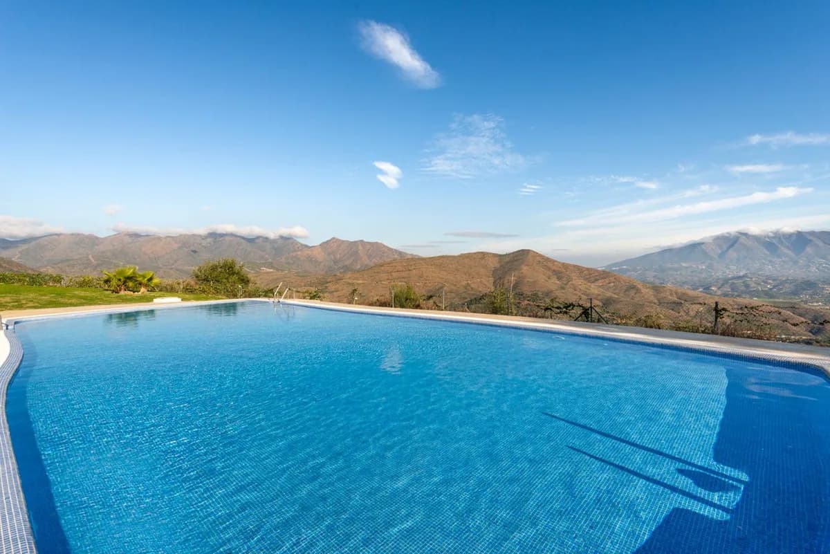 4 Bedroom Townhouse for Sale in La Mairena, Málaga - Image 5