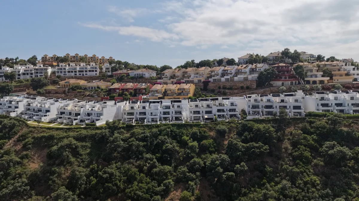 4 Bedroom Townhouse for Sale in La Mairena, Málaga - Image 3