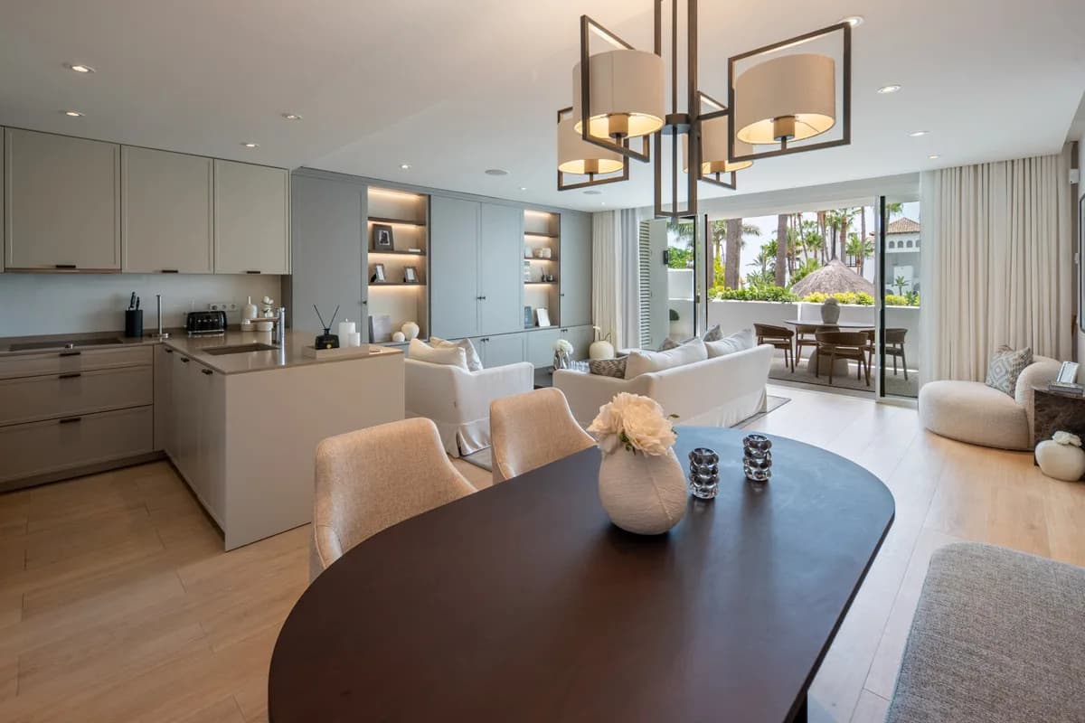 3 Bedroom Middle Floor Apartment for Sale in The Golden Mile, Málaga - Image 9