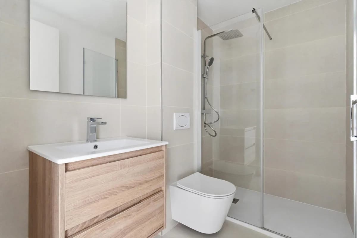2 Bedroom Middle Floor Apartment for Sale in Fuengirola, Málaga - Image 9