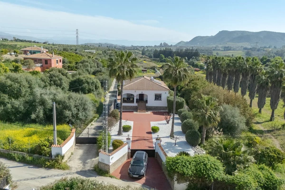 7 Bedroom Detached Villa for Sale in Alhaurín el Grande, Málaga - Image 2