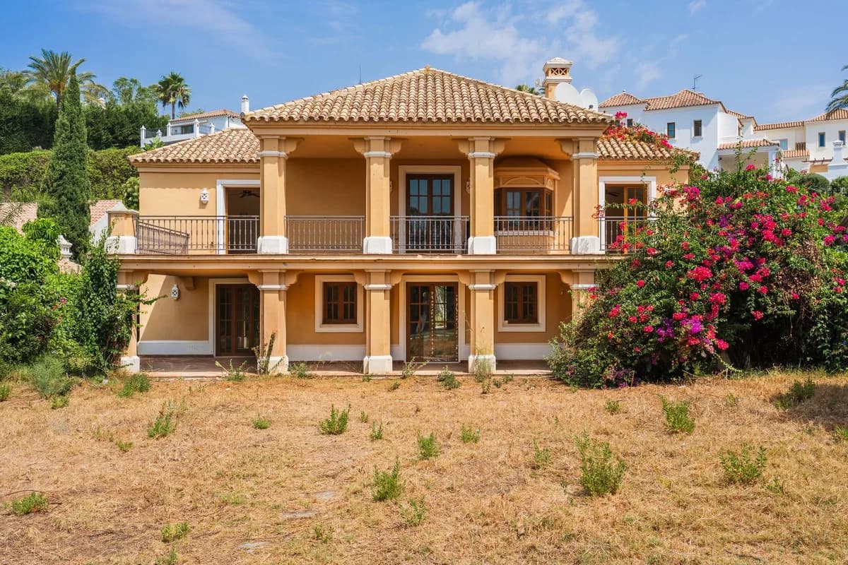 4 Bedroom Detached Villa for Sale in Estepona, Málaga - Image 2