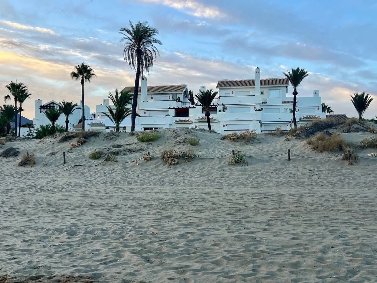 2 Bedroom Ground Floor Apartment for Sale in Marbella, Málaga - Image 2