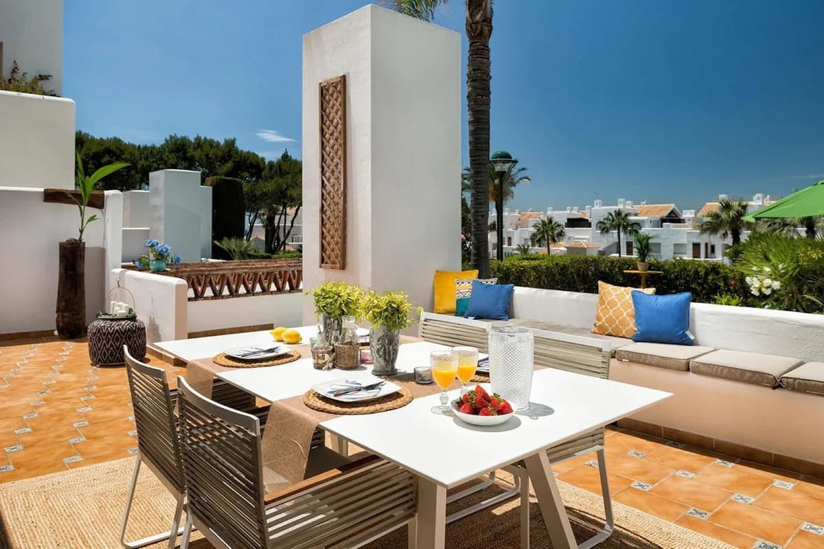 2 Bedroom Ground Floor Apartment for Sale in Marbella, Málaga - Image 5