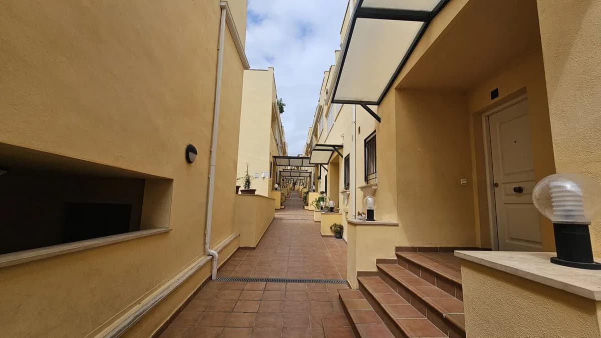 3 Bedroom Duplex for Sale in Torremolinos, Málaga - Image 2