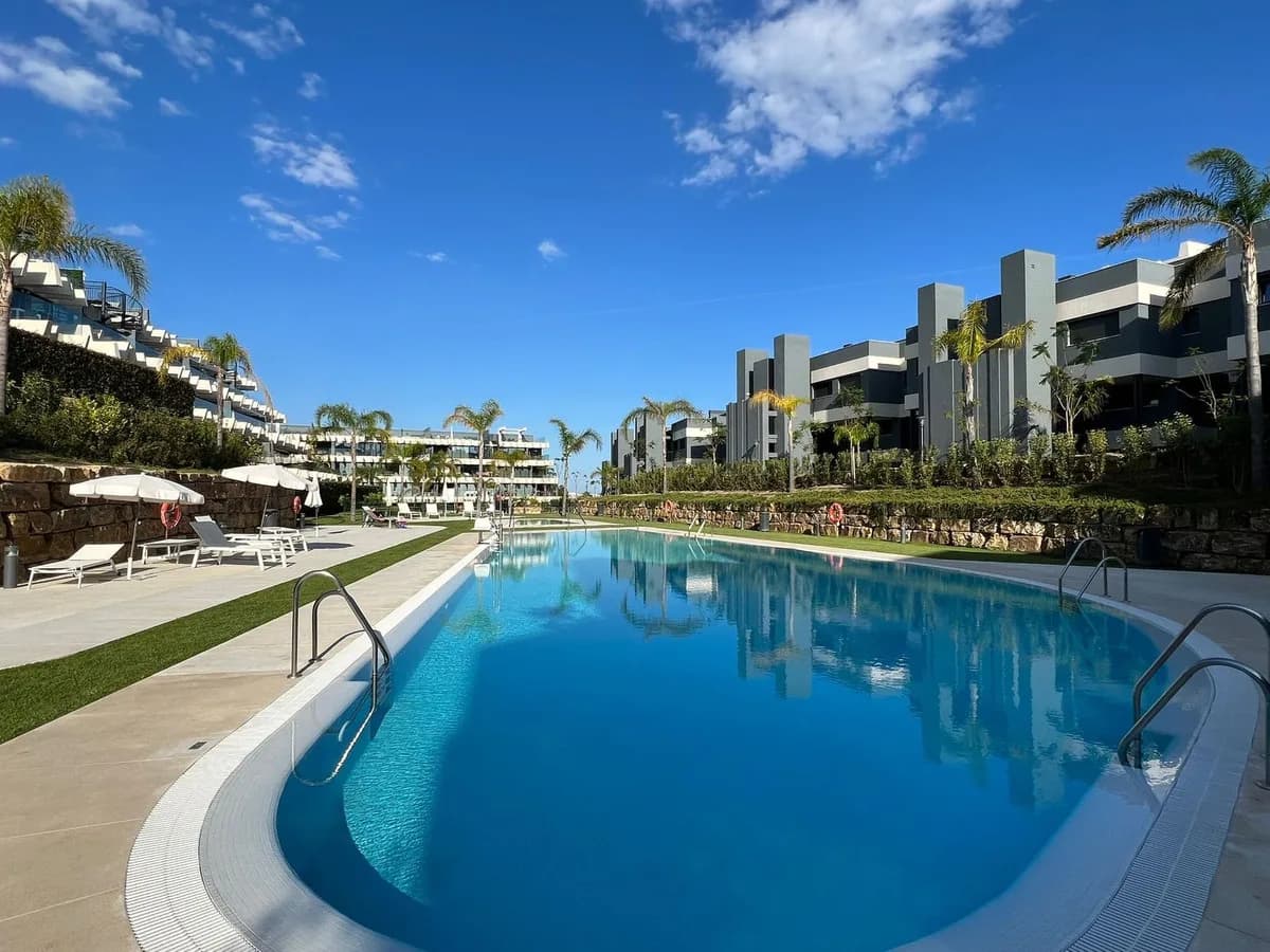 3 Bedroom Middle Floor Apartment for Sale in Selwo, Málaga