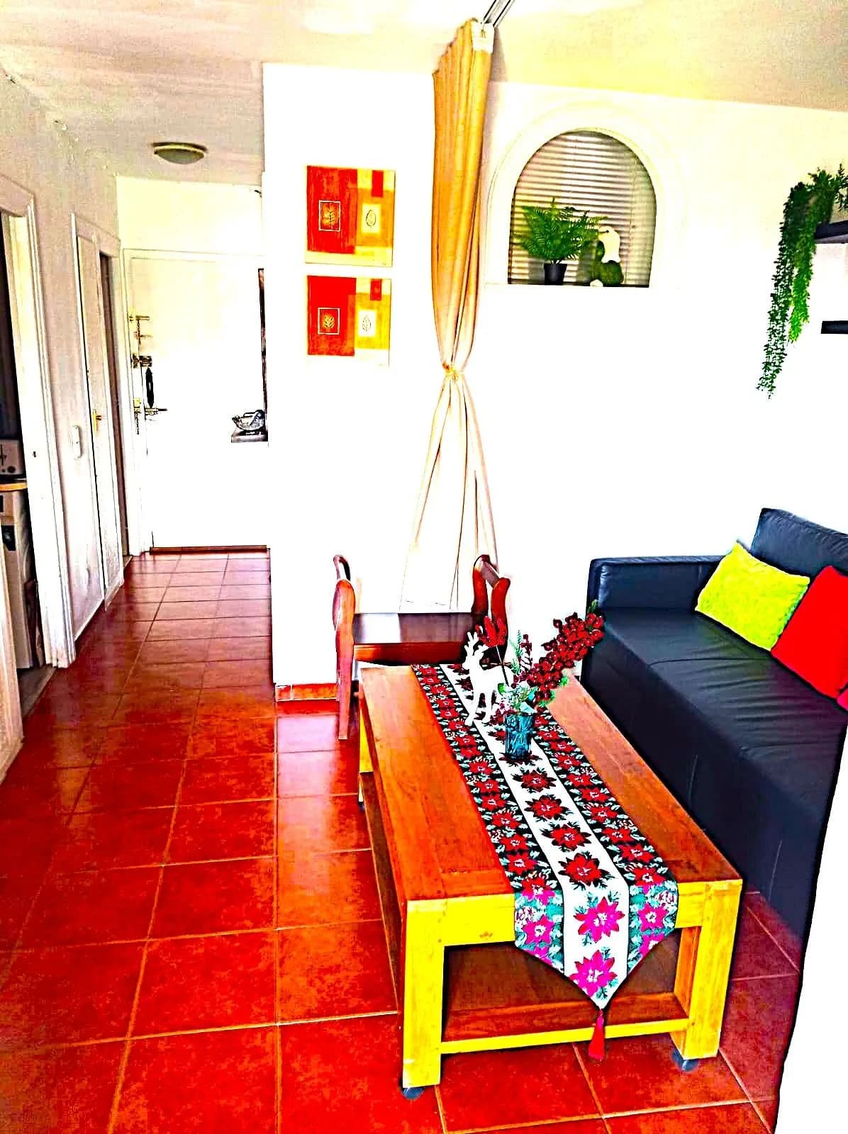2 Bedroom Middle Floor Apartment for Sale in Marbella, Málaga - Image 2