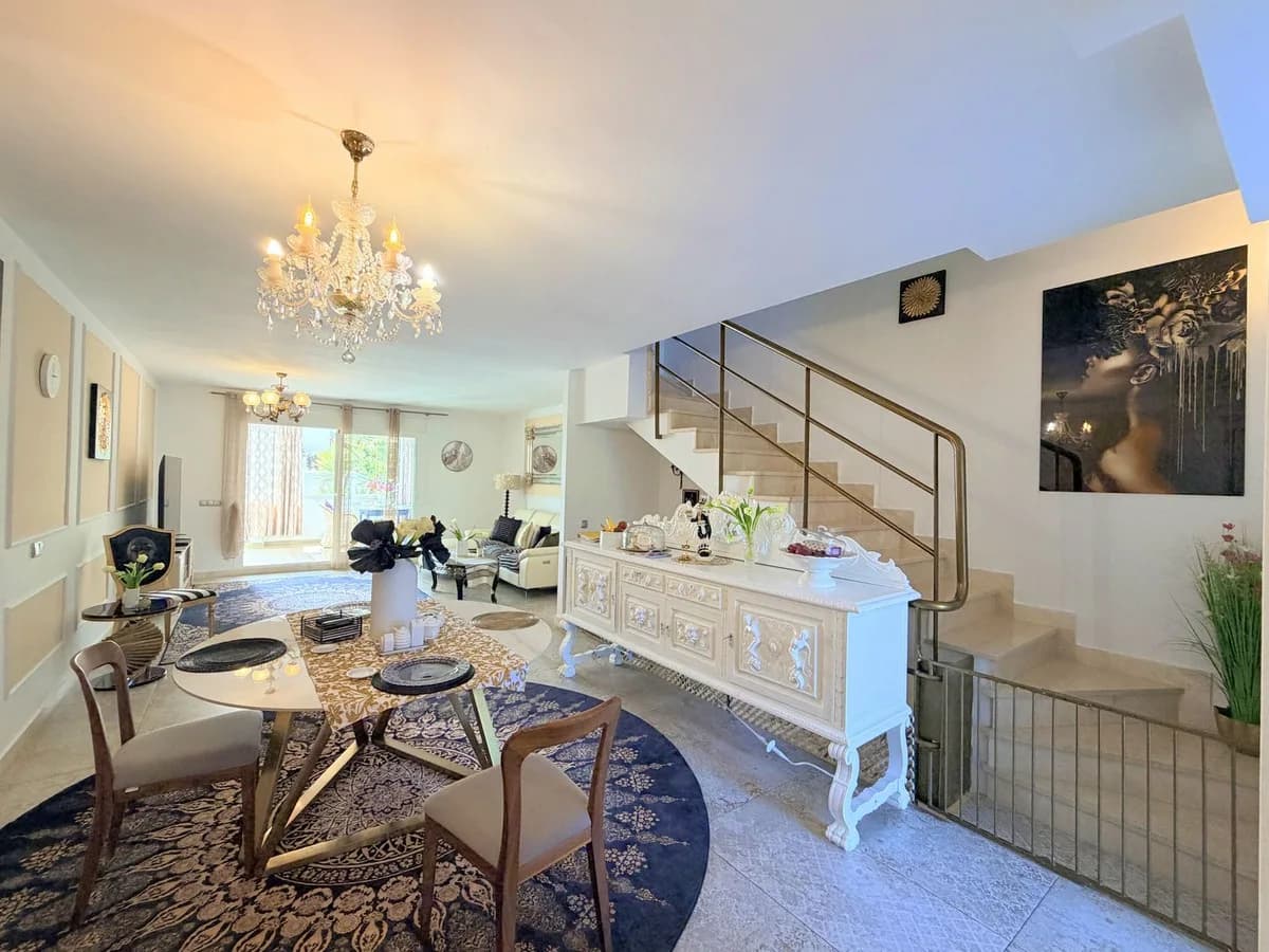 4 Bedroom Townhouse for Sale in La Duquesa, Málaga - Image 4