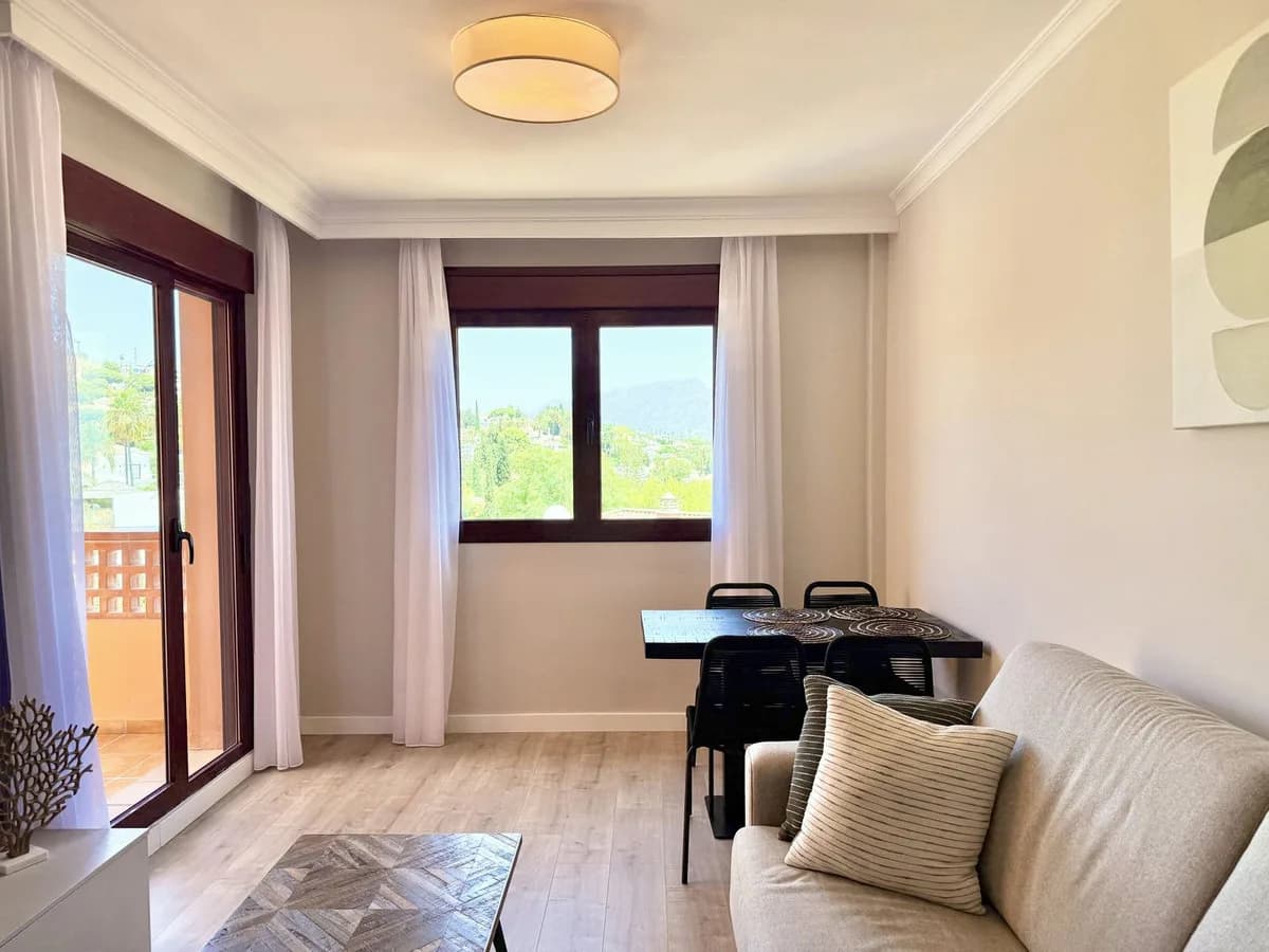 1 Bedroom Top Floor Apartment for Sale in Benahavís, Málaga - Image 5