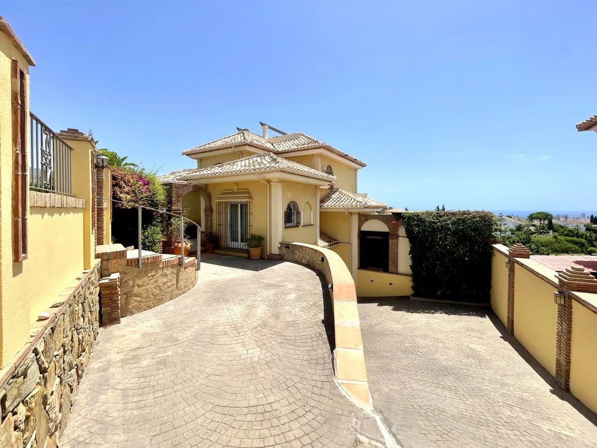 6 Bedroom Detached Villa for Sale in Campo Mijas, Málaga - Image 6