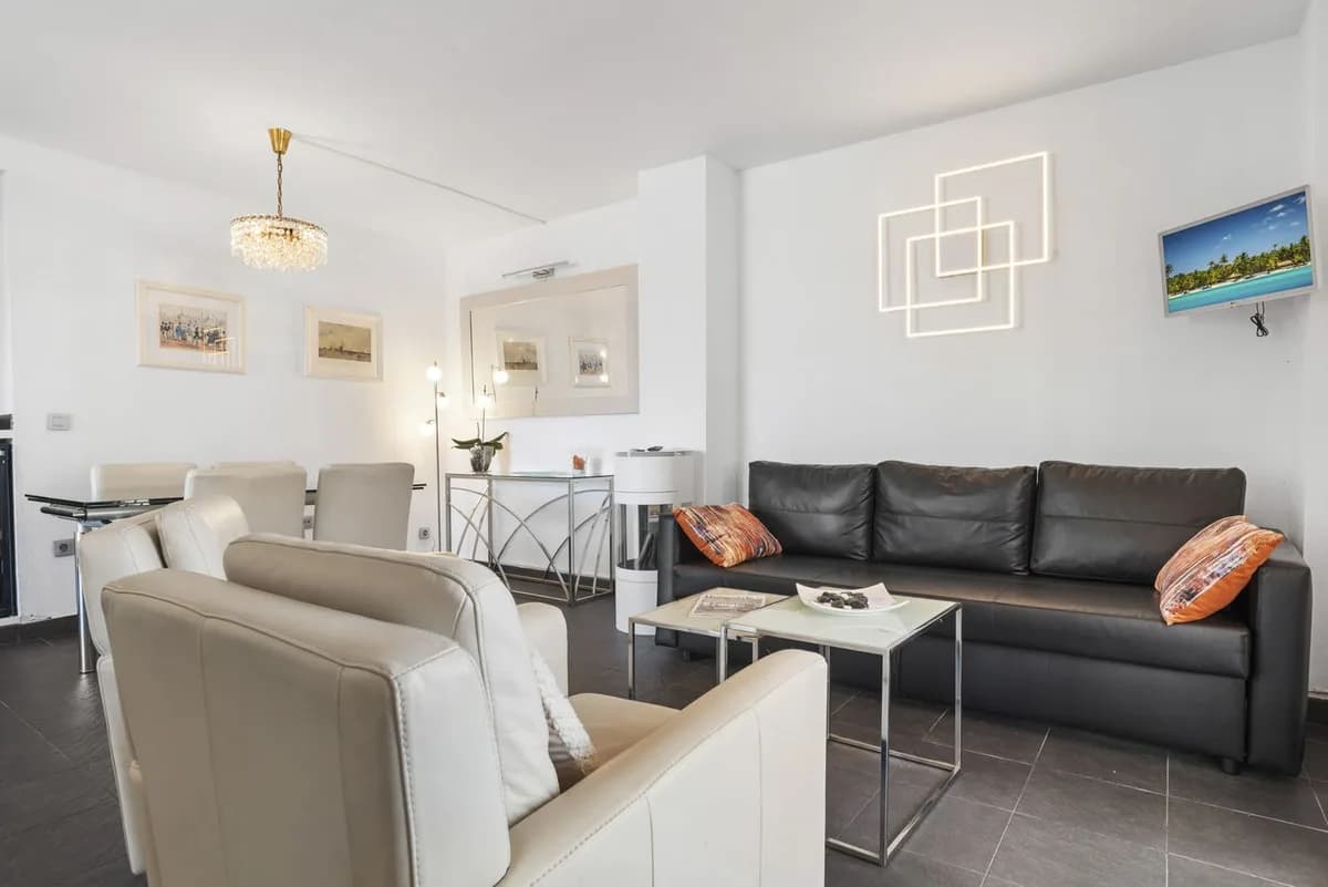 2 Bedroom Middle Floor Apartment for Sale in Fuengirola, Málaga - Image 5