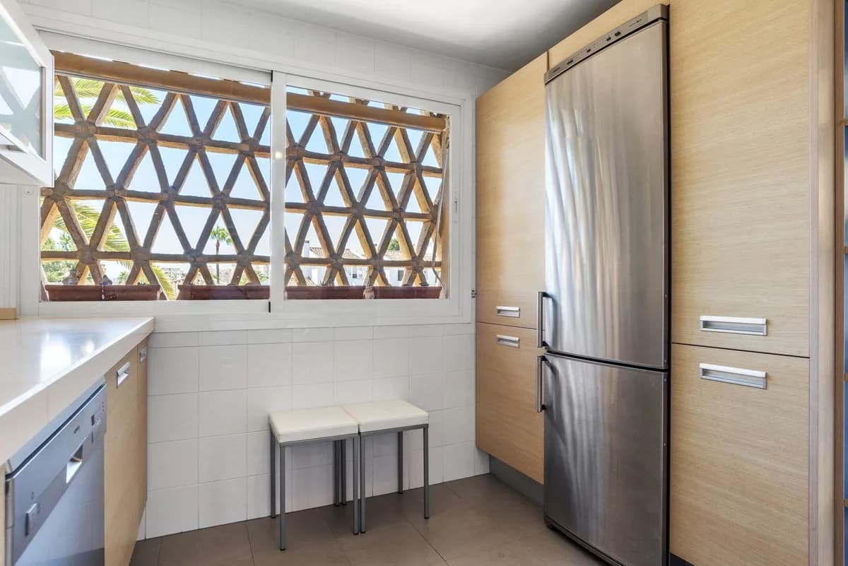 2 Bedroom Middle Floor Apartment for Sale in Fuengirola, Málaga - Image 9