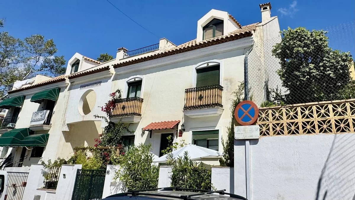 4 Bedroom Semi-Detached House for Sale in Arroyo de la Miel, Málaga - Image 2