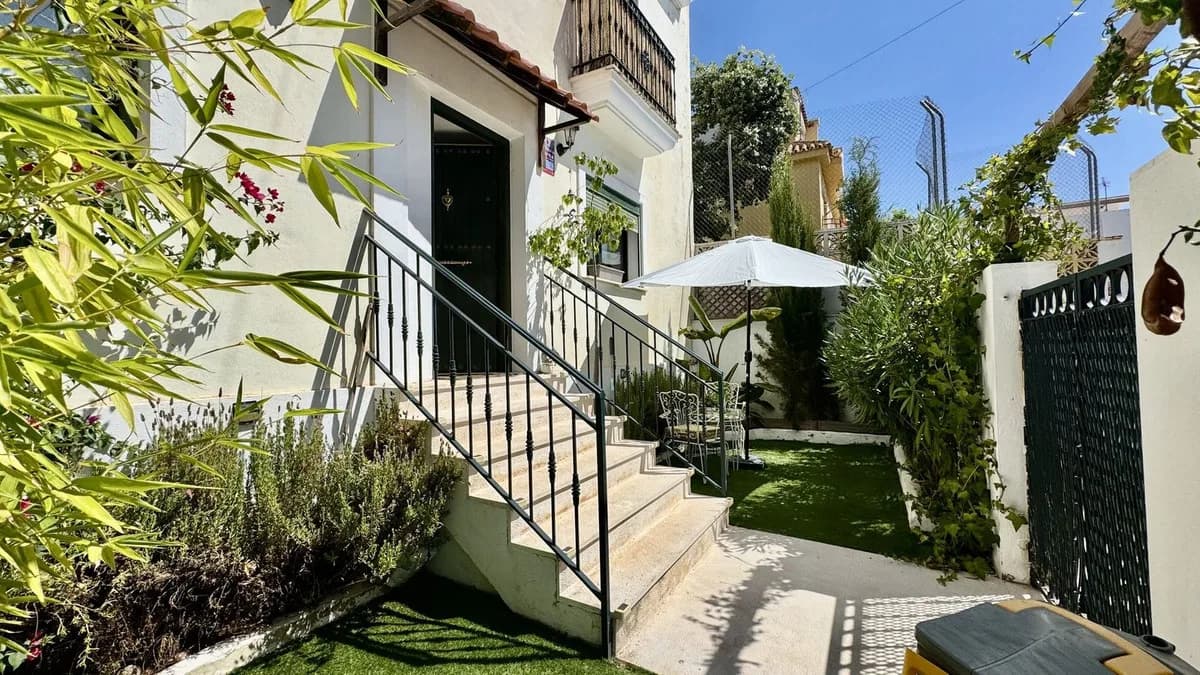 4 Bedroom Semi-Detached House for Sale in Arroyo de la Miel, Málaga - Image 5