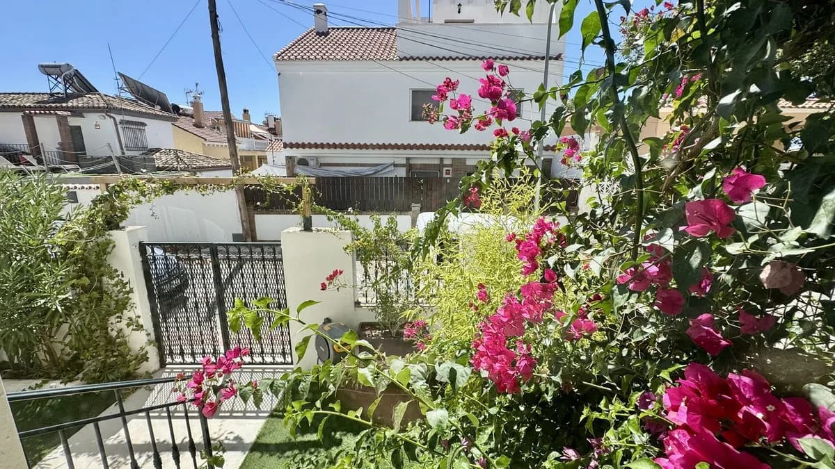 4 Bedroom Semi-Detached House for Sale in Arroyo de la Miel, Málaga - Image 6
