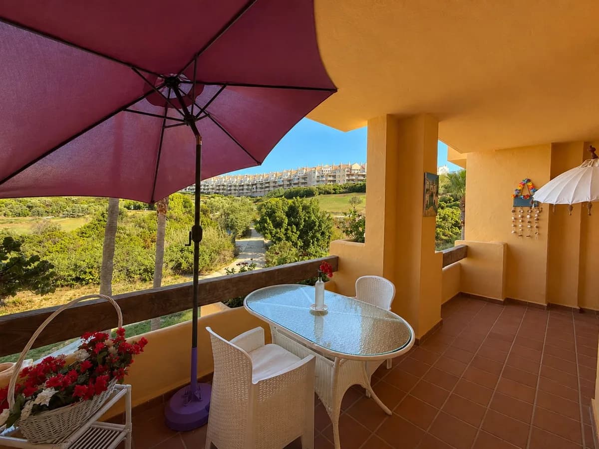 2 Bedroom Middle Floor Apartment for Sale in Manilva, Málaga - Image 2