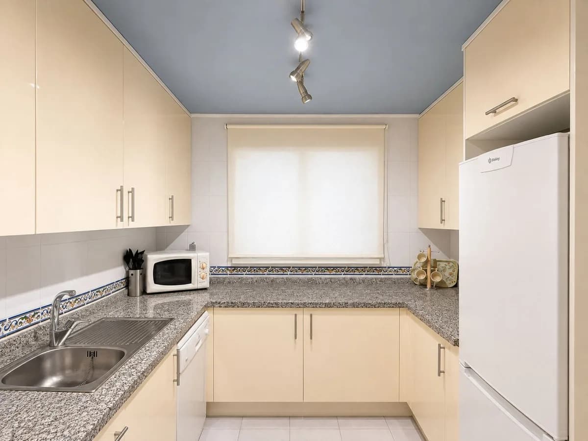 2 Bedroom Middle Floor Apartment for Sale in Manilva, Málaga - Image 8