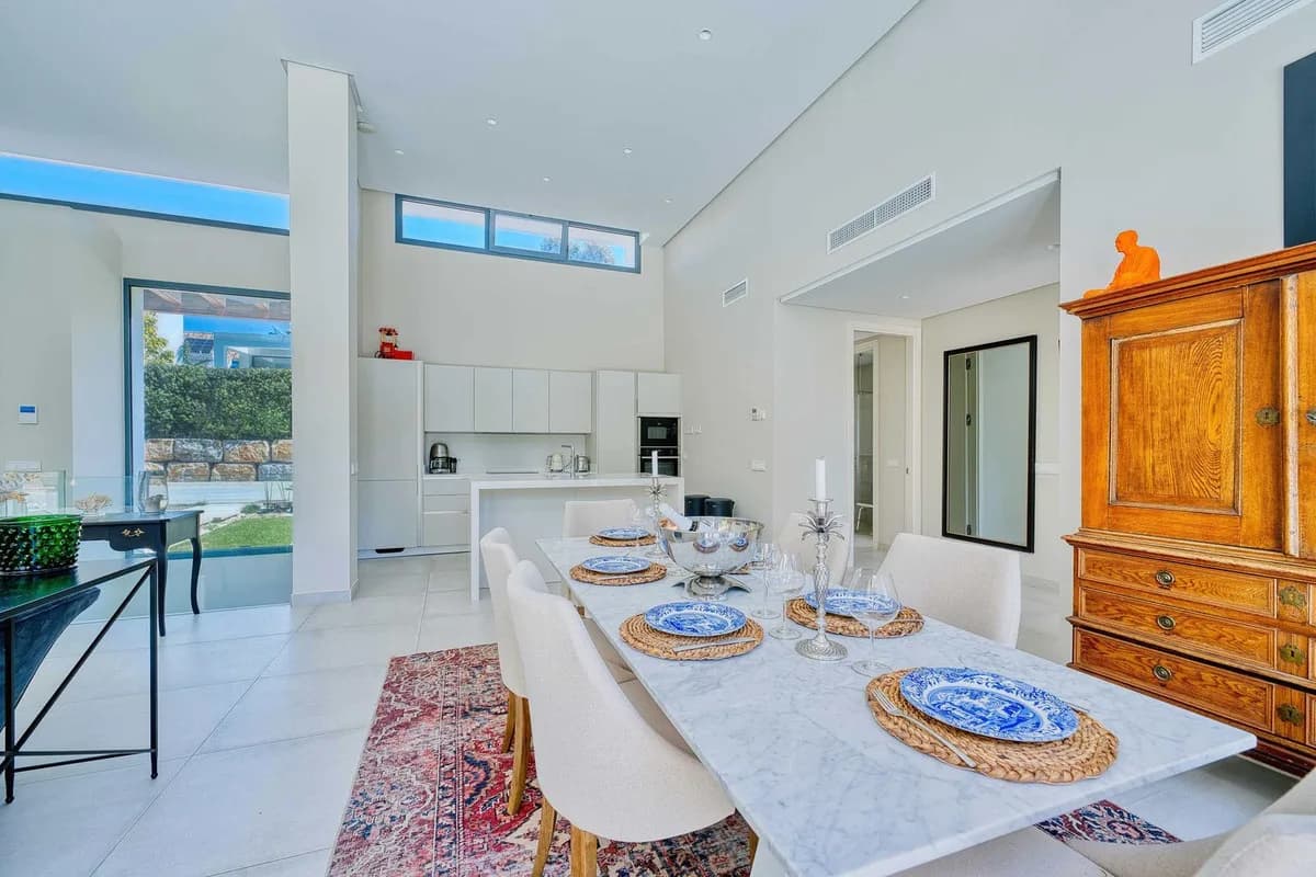 4 Bedroom Detached Villa for Sale in Estepona, Málaga - Image 8