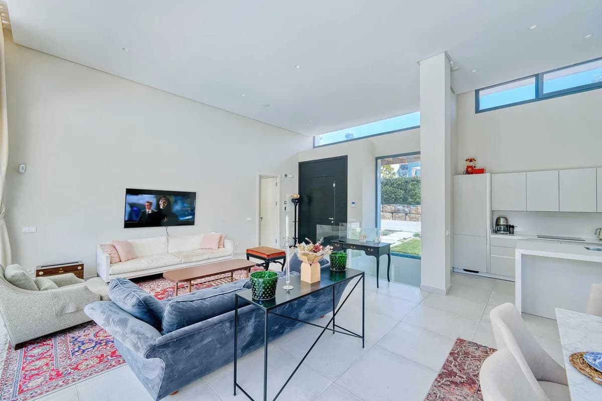 4 Bedroom Detached Villa for Sale in Estepona, Málaga - Image 9