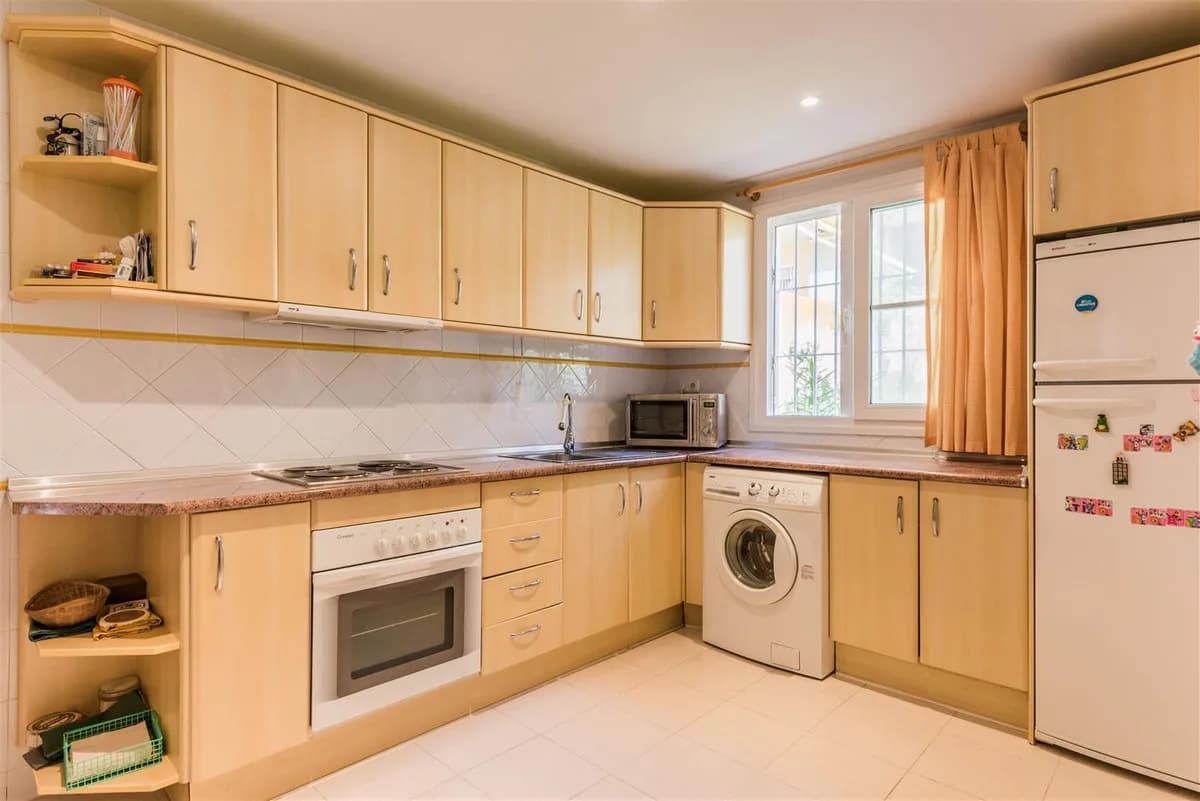 2 Bedroom Ground Floor Apartment for Sale in Cabopino, Málaga - Image 8