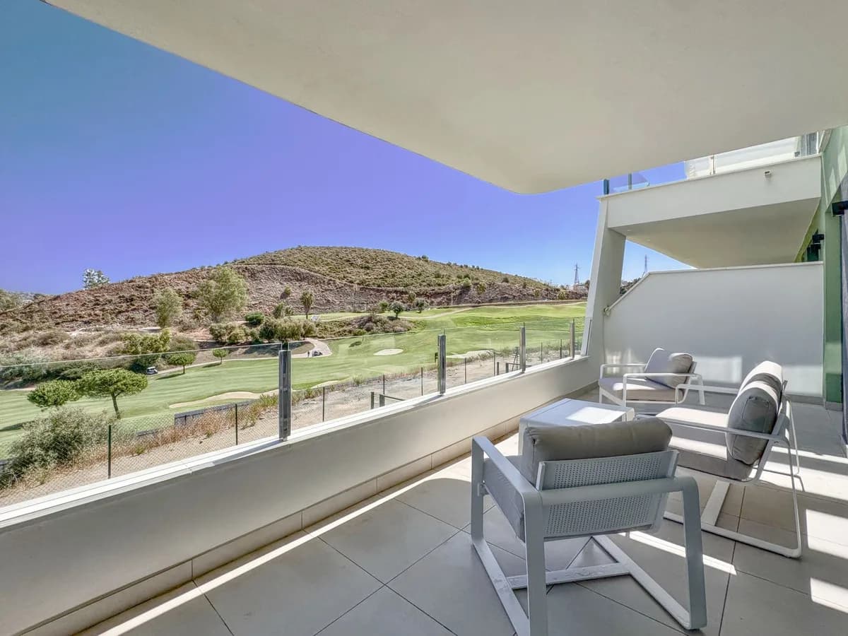 2 Bedroom Middle Floor Apartment for Sale in Calanova Golf, Málaga - Image 7