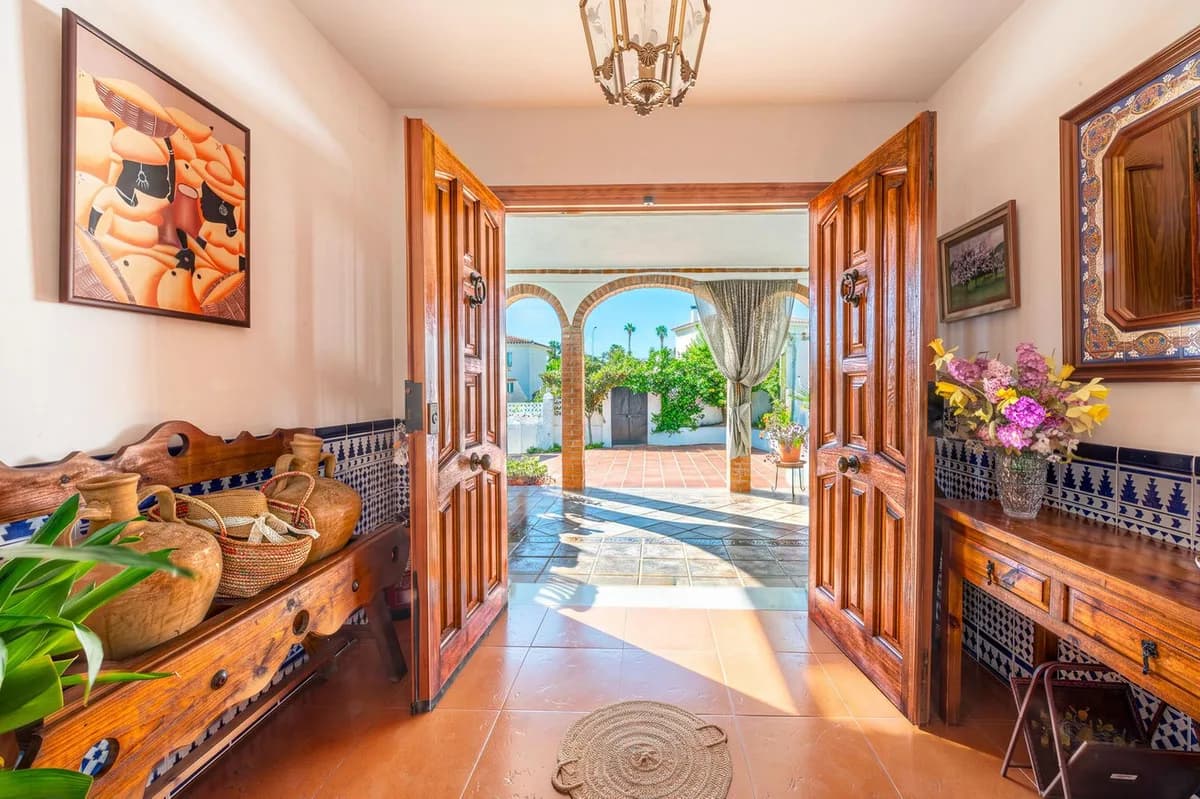 6 Bedroom Detached Villa for Sale in Torremolinos, Málaga - Image 5