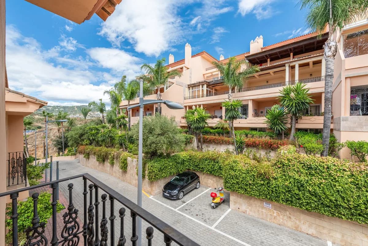 2 Bedroom Penthouse Duplex for Sale in Nueva Andalucía, Málaga - Image 9