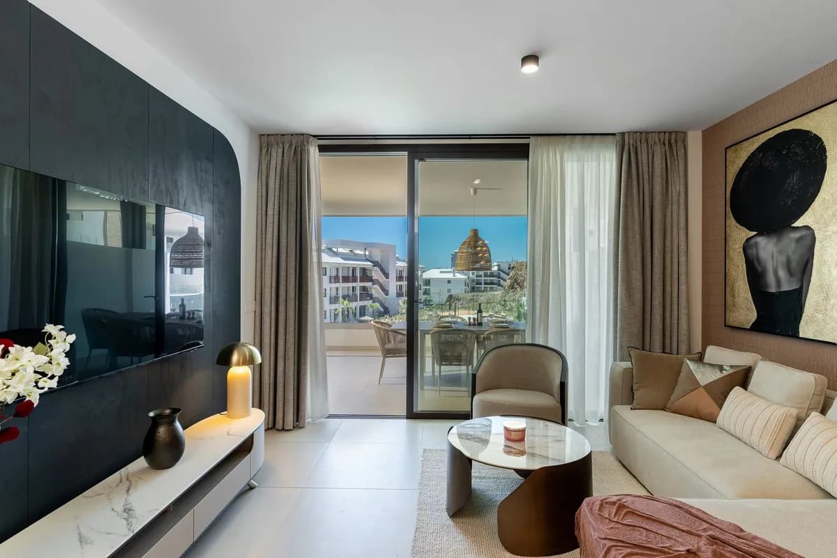 2 Bedroom Middle Floor Apartment for Sale in Fuengirola, Málaga - Image 4