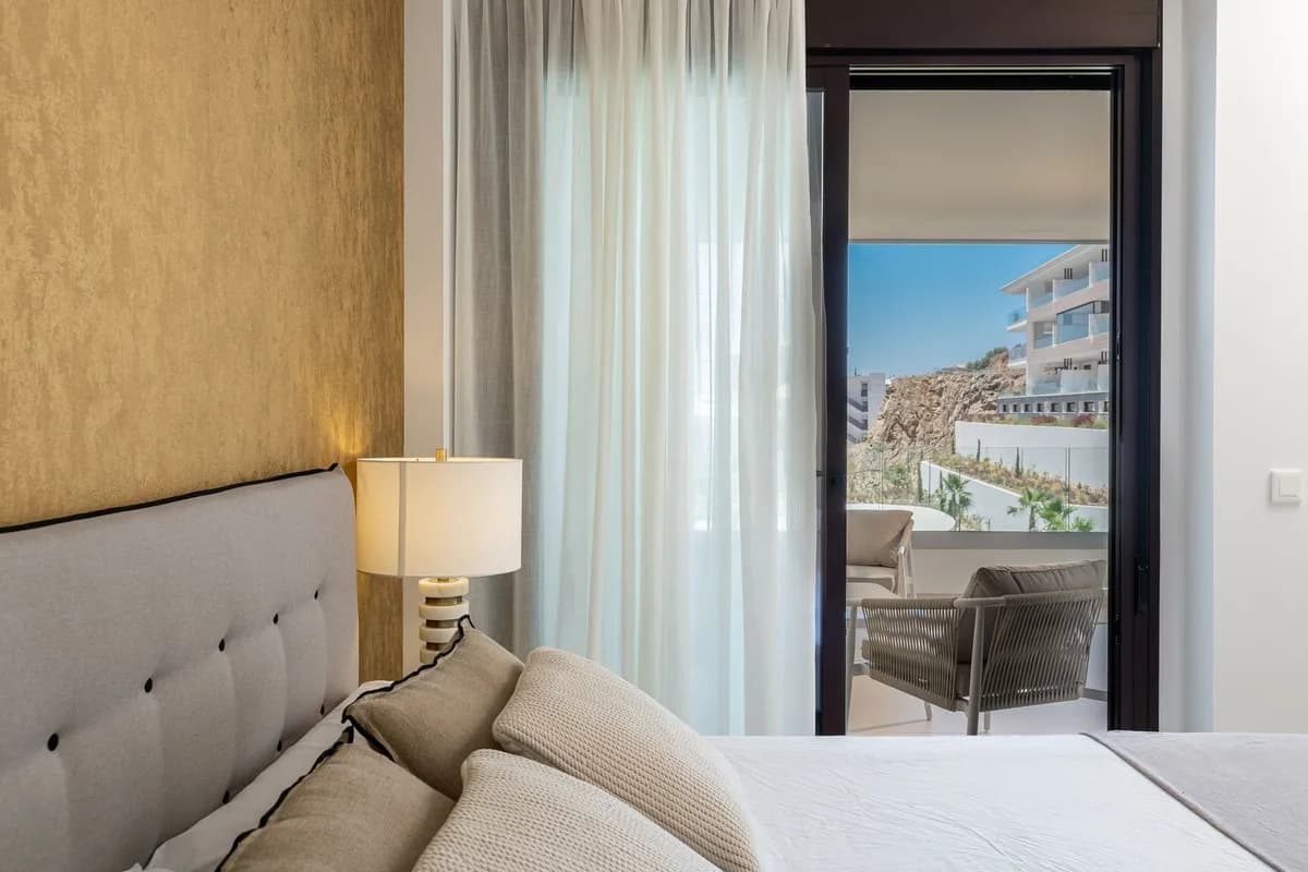2 Bedroom Middle Floor Apartment for Sale in Fuengirola, Málaga - Image 9