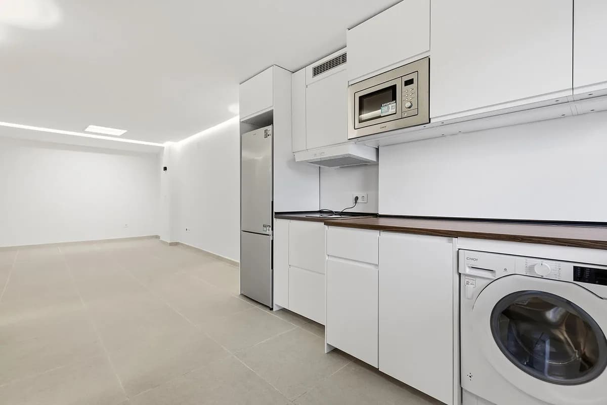 1 Bedroom Middle Floor Apartment for Sale in Marbella, Málaga - Image 4