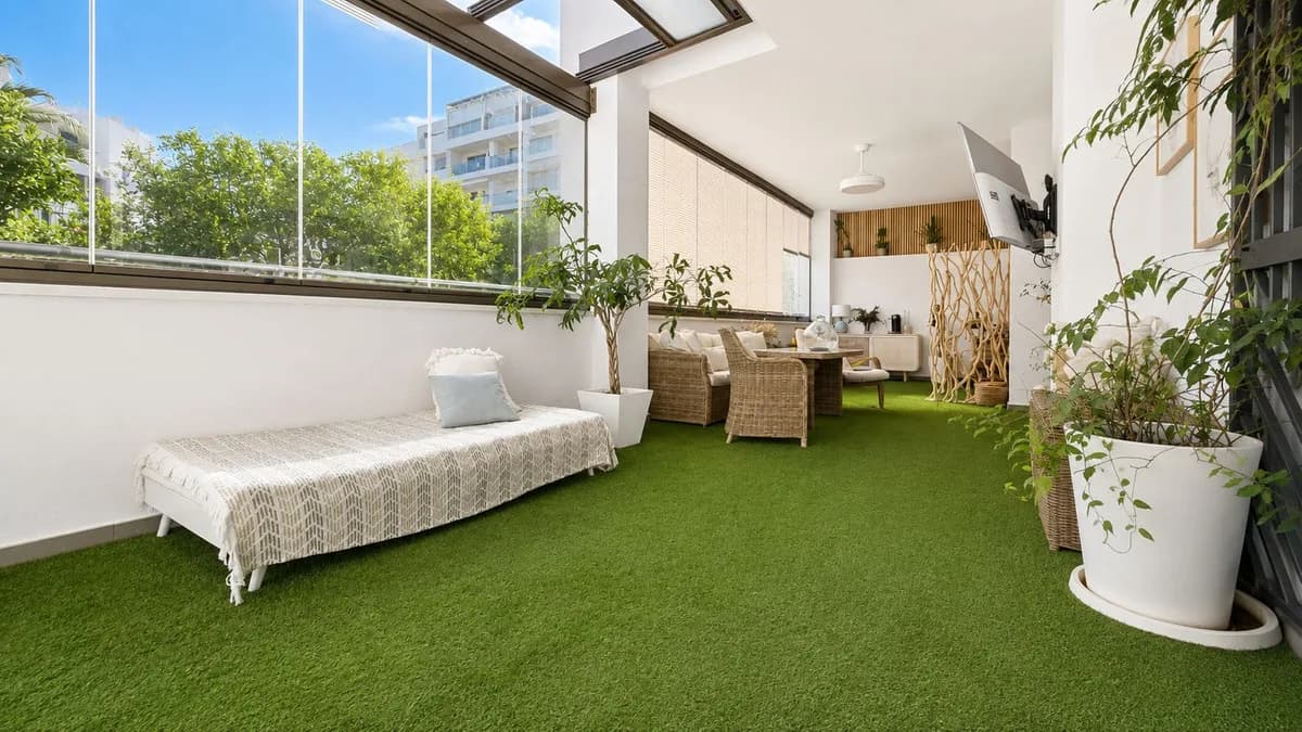 4 Bedroom Ground Floor Apartment for Sale in Torremolinos, Málaga - Image 2