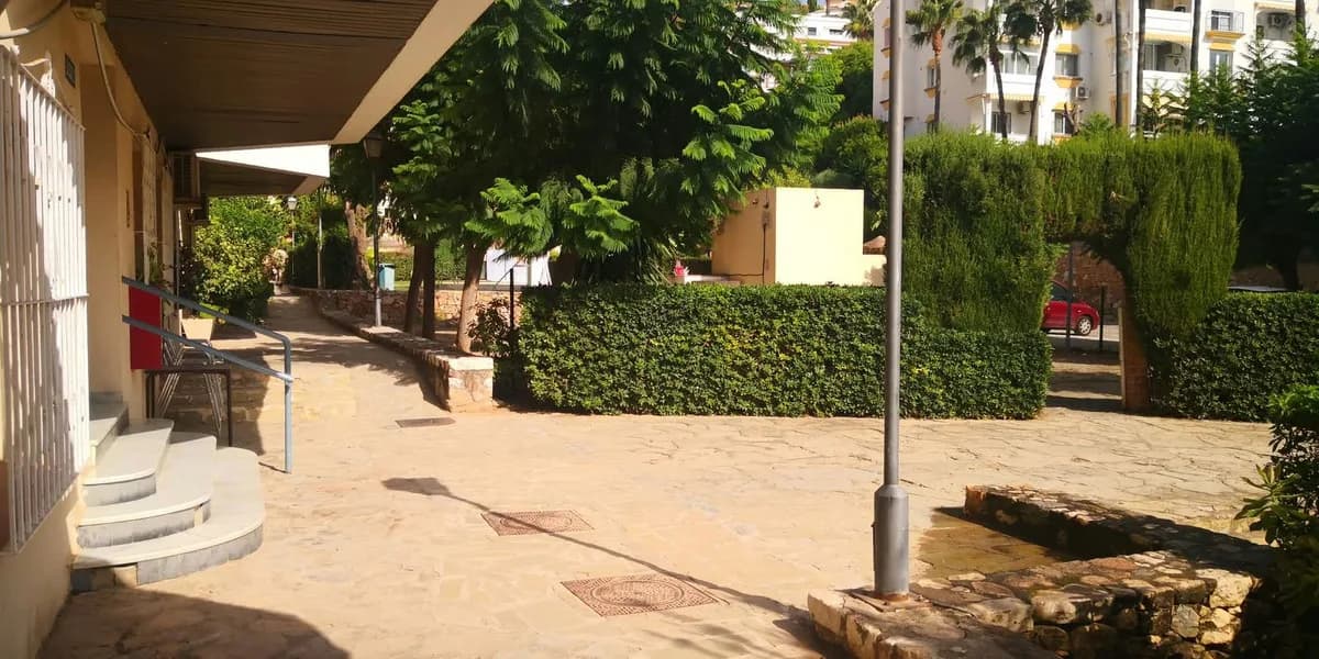 2 Bedroom Middle Floor Apartment for Sale in Fuengirola, Málaga - Image 2