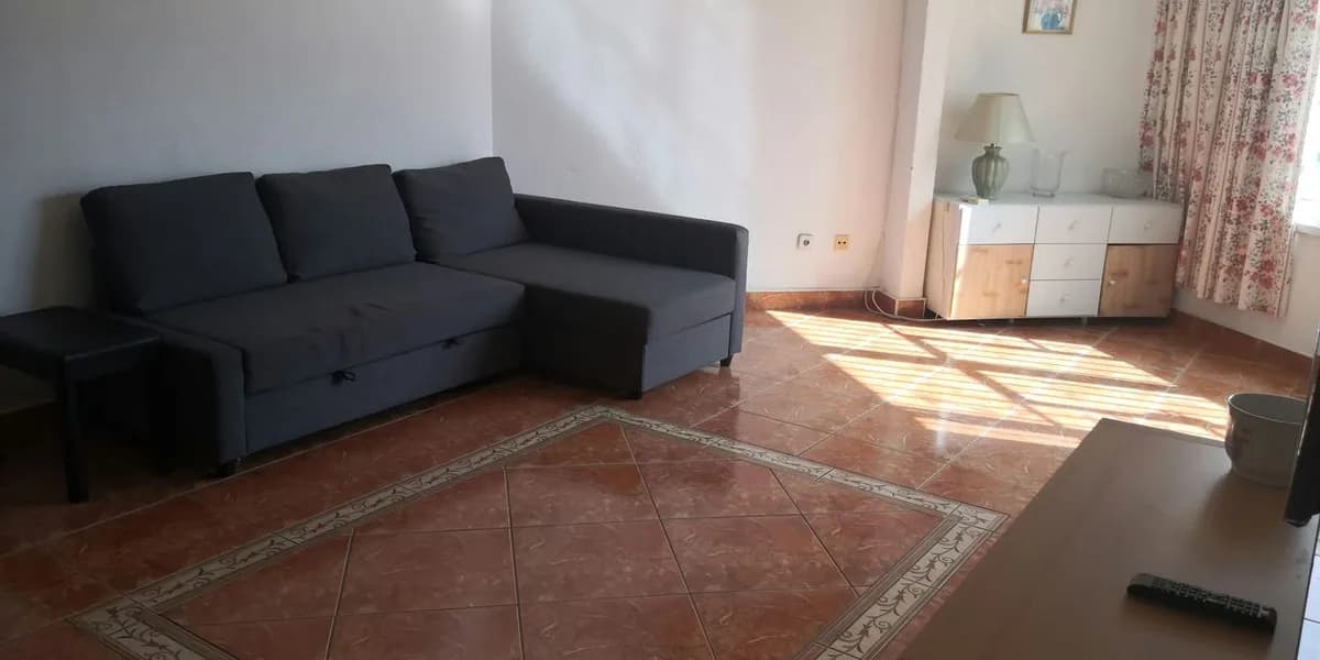 2 Bedroom Middle Floor Apartment for Sale in Fuengirola, Málaga - Image 3