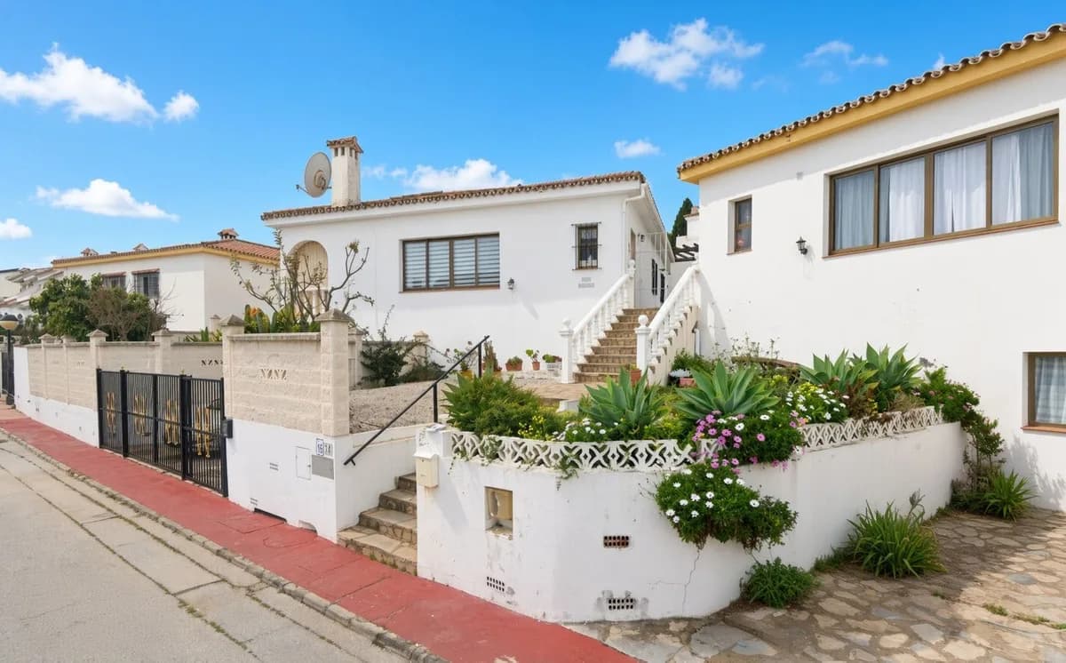 3 Bedroom Detached Villa for Sale in La Duquesa, Málaga