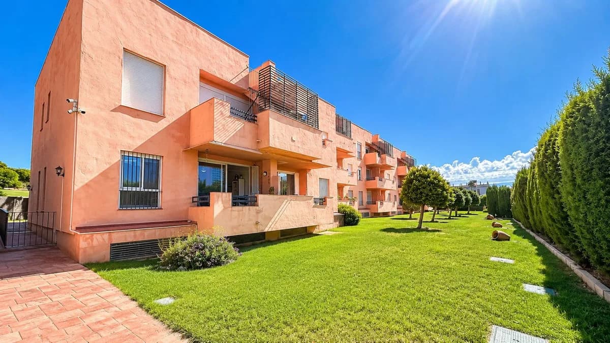 2 Bedroom Ground Floor Apartment for Sale in Manilva, Málaga
