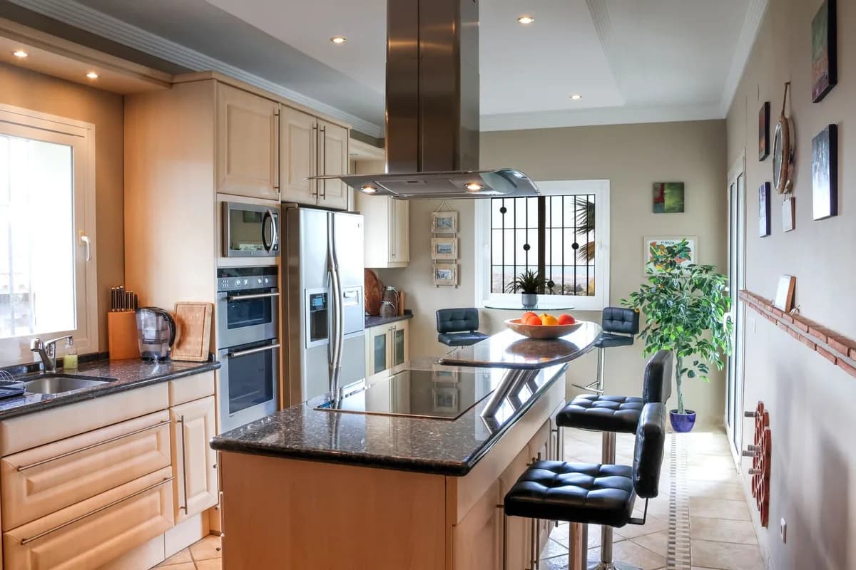 6 Bedroom Detached Villa for Sale in La Mairena, Málaga - Image 7