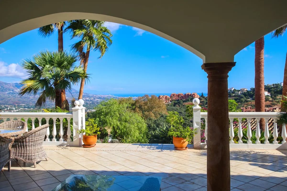6 Bedroom Detached Villa for Sale in La Mairena, Málaga - Image 9