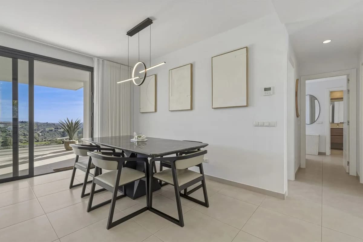 2 Bedroom Middle Floor Apartment for Sale in La Cala Golf, Málaga - Image 7