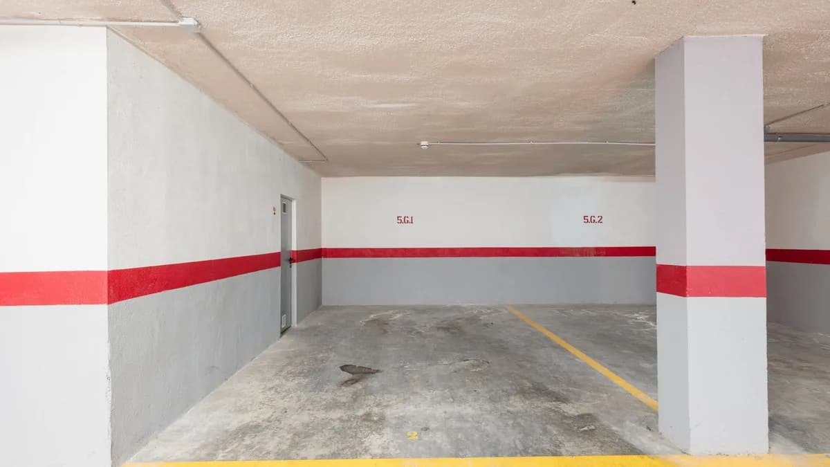 3 Bedroom Ground Floor Apartment for Sale in Benahavís, Málaga - Image 7