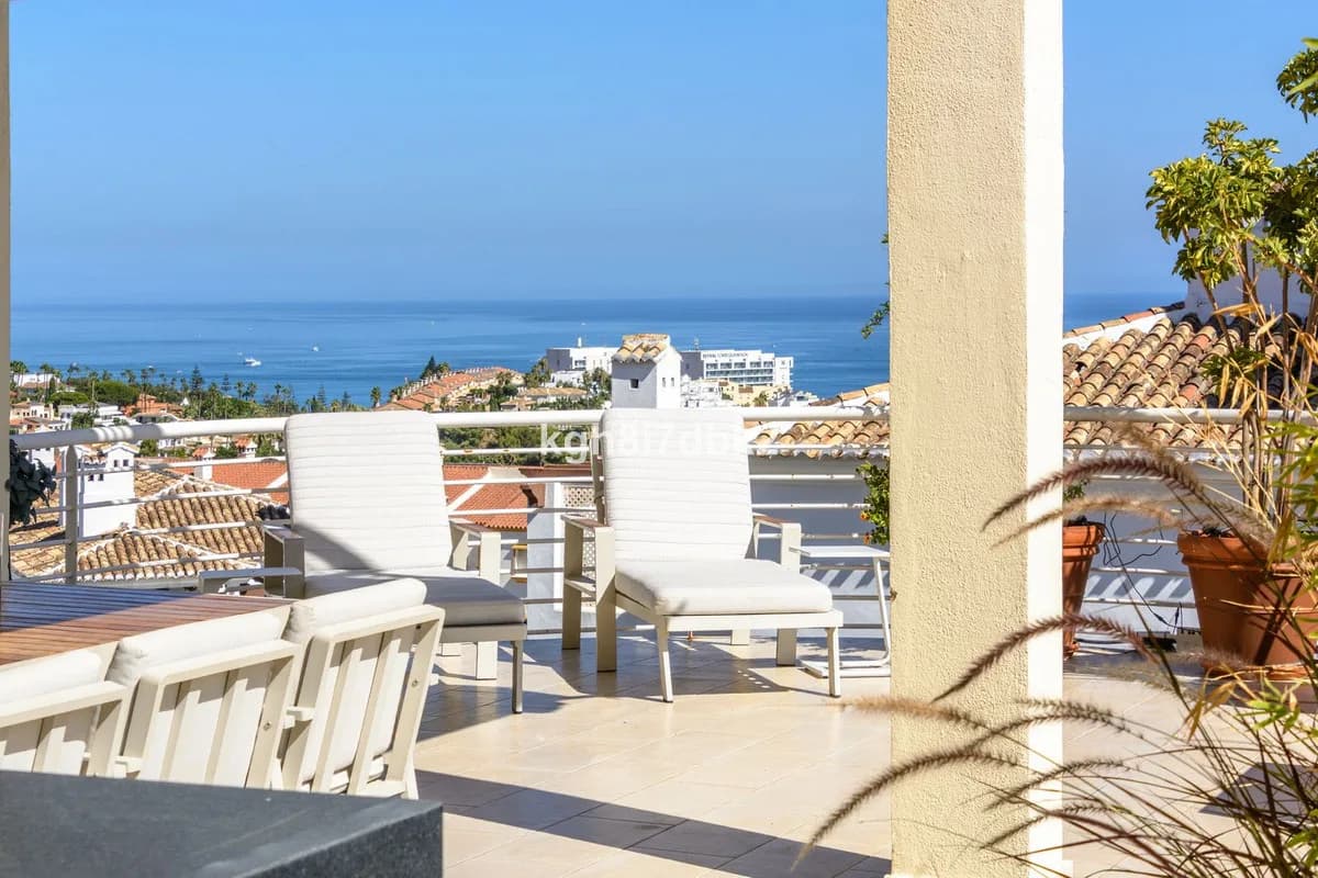 3 Bedroom Middle Floor Apartment for Sale in Benalmadena, Málaga
