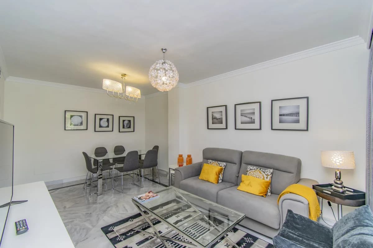 2 Bedroom Middle Floor Apartment for Sale in Nueva Andalucía, Málaga - Image 8