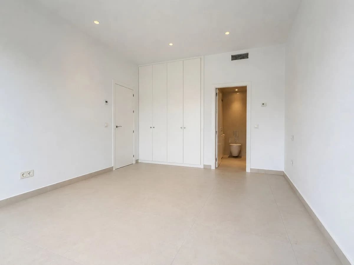 2 Bedroom Ground Floor Apartment for Sale in Los Flamingos, Málaga - Image 8
