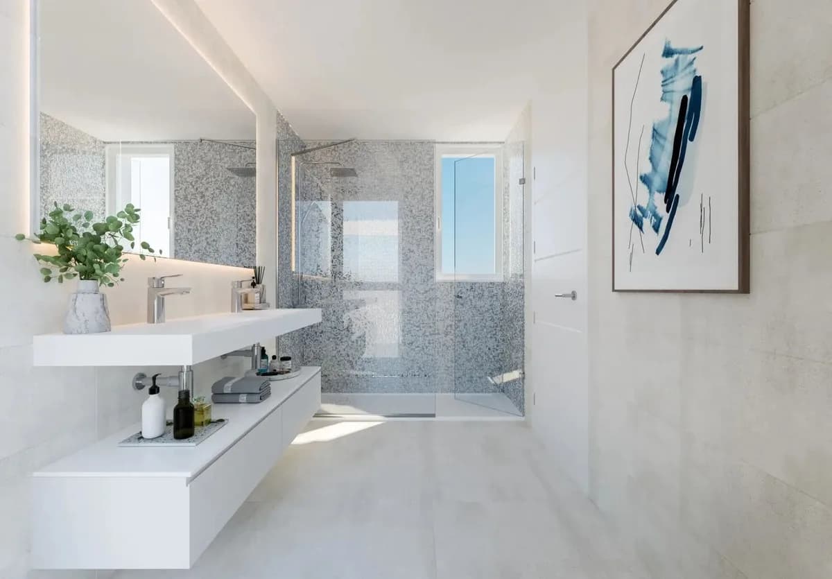 4 Bedroom Ground Floor Apartment for Sale in San Roque, Cádiz - Image 4