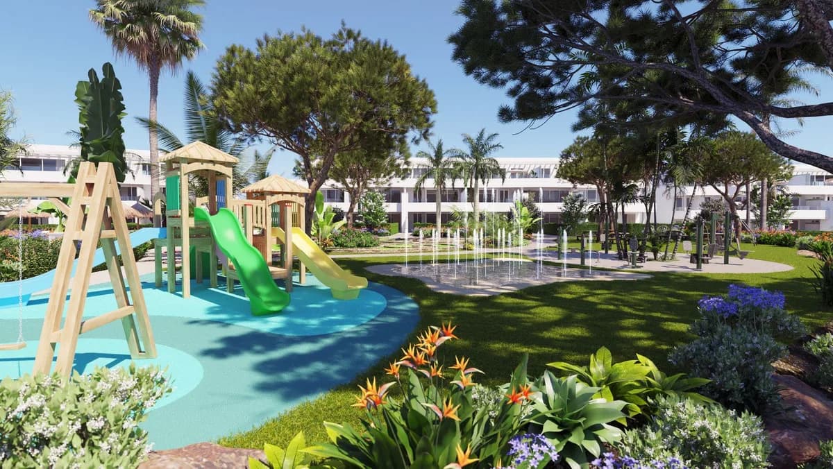 4 Bedroom Ground Floor Apartment for Sale in San Roque, Cádiz - Image 7